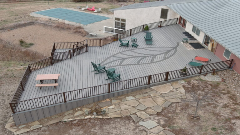 We build stylish curved decks to enhance your outdoor space!